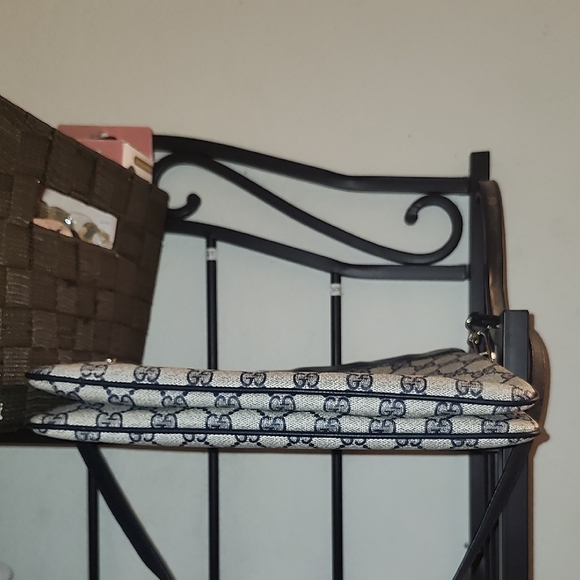 AUthentic Vintage Gucci black and Cream Women's Bag - Picture 3 of 5